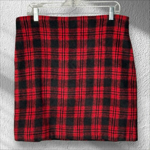 Boston Proper Holiday Plaid Mini Skirt red black wool blend Size 12‎ Festive